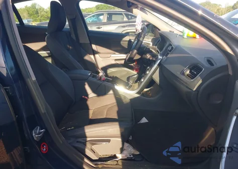 2014 Volvo S60 T5 z USA, uszkodzony, nr VIN YV1612FS8E2293227